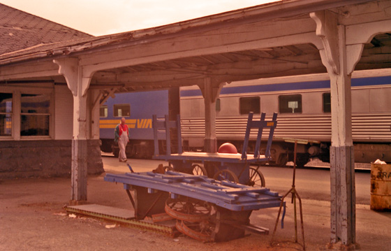 Canada (1986)-391-Sudbury-Bahnhof mit Kater 560