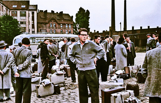 57-M09-0013-Werner am Güterbahnhof-Denoise impaint struktur dkl-Colorized,gelb-560 57-M09-0013-Werner am Güterbahnhof-Denoise impaint struktur dkl-Colorized,gelb-560