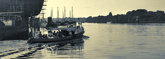 60-01-0057-Boot bei Fischkutterhafen-560