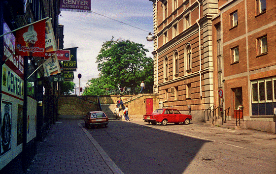 81-03-0017-Hudiksvall-Aufgang zur Storgatan, telezoom, lebendige F, inpaint-560