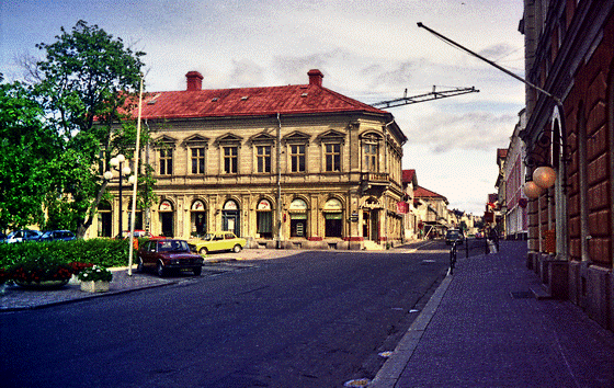 81-03-0018-Hudiksvall-storgatan beim Park, lebendige F, inpaint, Makro-560