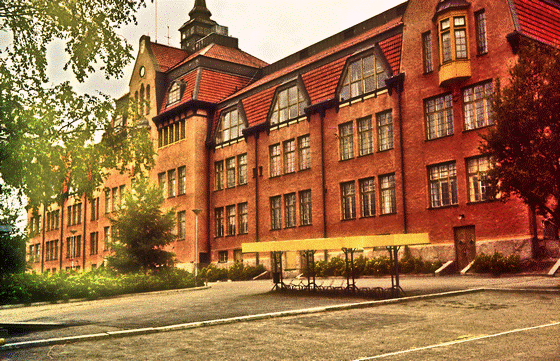 81-05-0012-Hudiksvall-alte Schule, pse7, tele, gelbes Leuchten-560