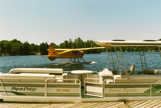scan0007-Wasserflugzeug + Schiff 'Resort Tapatoo'-1-560